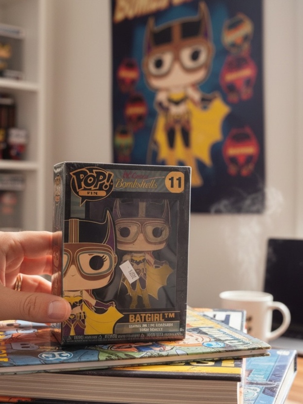 Funko POP! Pin DC Comics Bombshells Batgirl Enamel Pin - Yellow & Purple